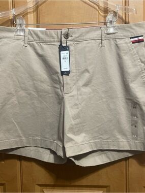 Tommy Hilfiger Women's Beige Flat-Front Shorts